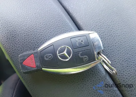 2013 Mercedes-Benz C 300 Sport 4Matic z USA, uszkodzony, nr VIN WDDGF8AB8DA834440